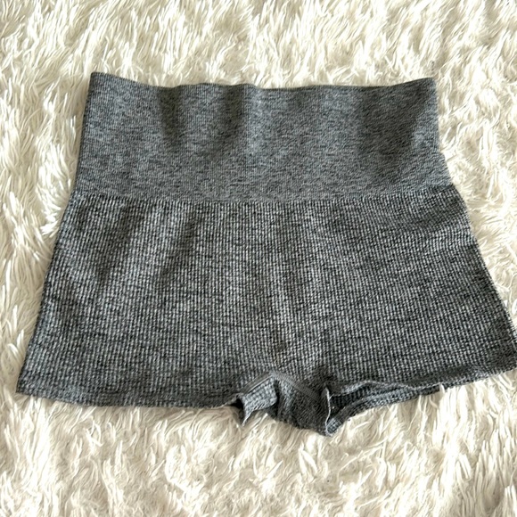 Colsie Activewear Shorts. Size Medium - Picture 1 of 2